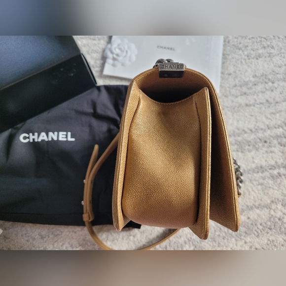 Chanel Old Medium Boy - Picture 3 of 12